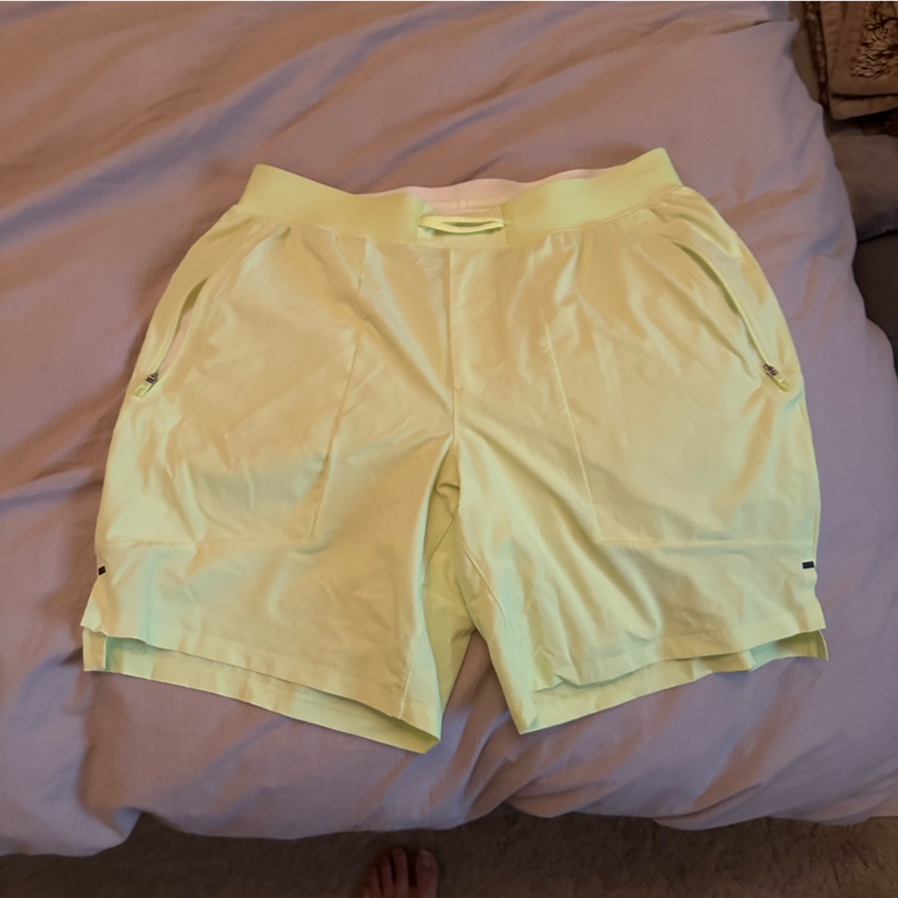 Lululemon Men’s License to Train shorts L